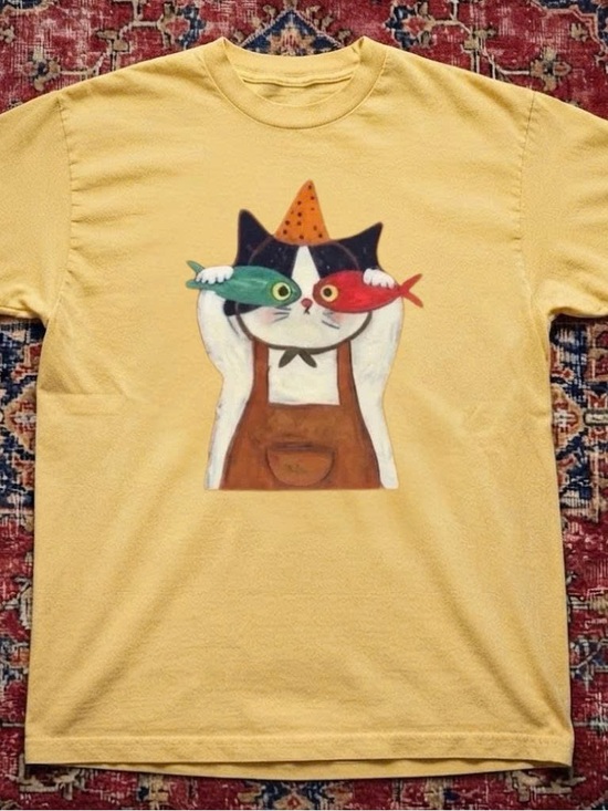Gildan Tops - Yellow Cat Graphic T-Shirt with Fish Design